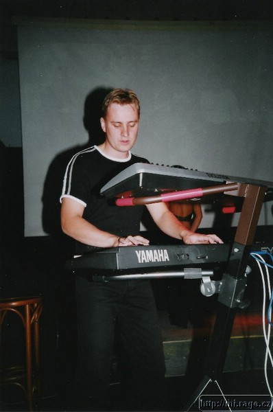 EP2003_03.jpg
